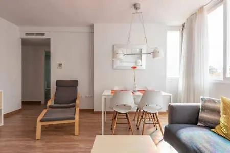 Amadeo Vives 3 Apartment