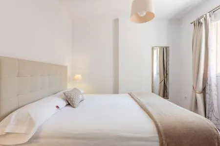 Amadeo Vives 3 Apartment *